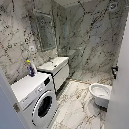 Luxury Apartment *